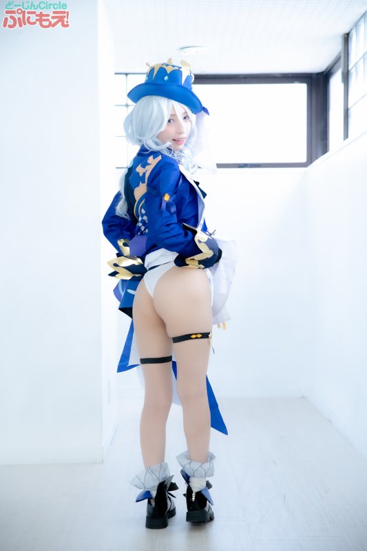 それぞれのオナニー ～仲良し二人組美少女レイヤー編～+写真集