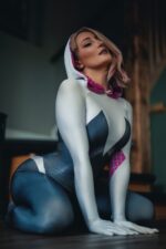 Holly Wolf – Gwen