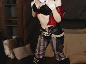 Kamelya – Vi & Caitlyn